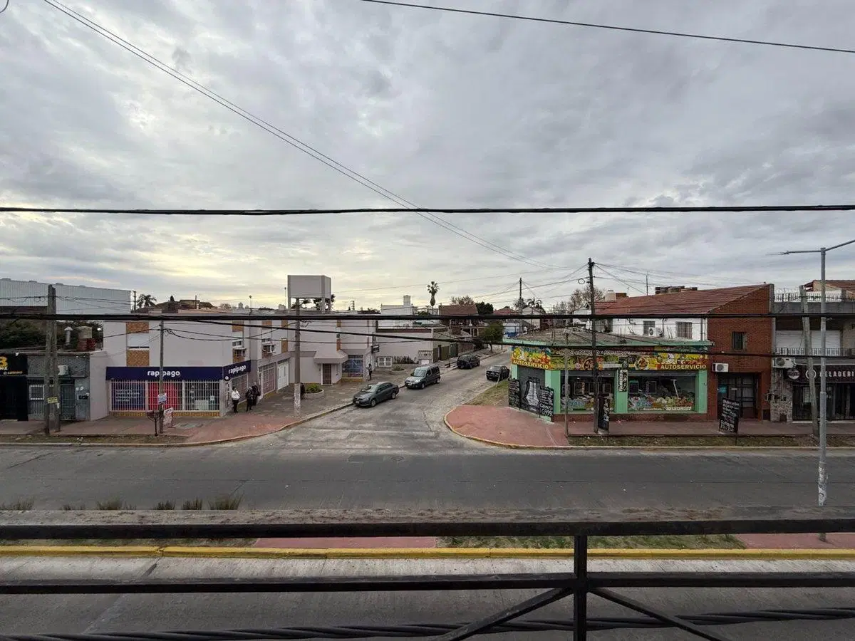 VENTA LOCAL CON VIVIENDA Y LOTE EZPELETA 5