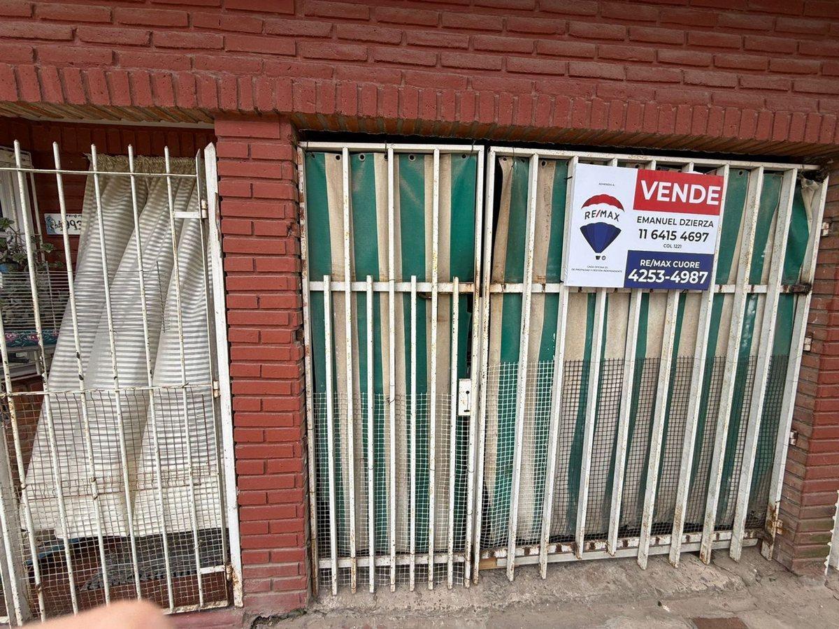 Venta- Casa 5 amb. Bernal- COCHERA Y PARRILLA