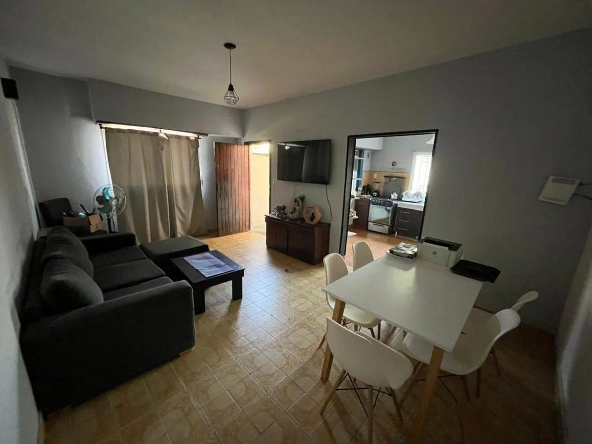 SE VENDE CASA EN BERAZATEGUI 3