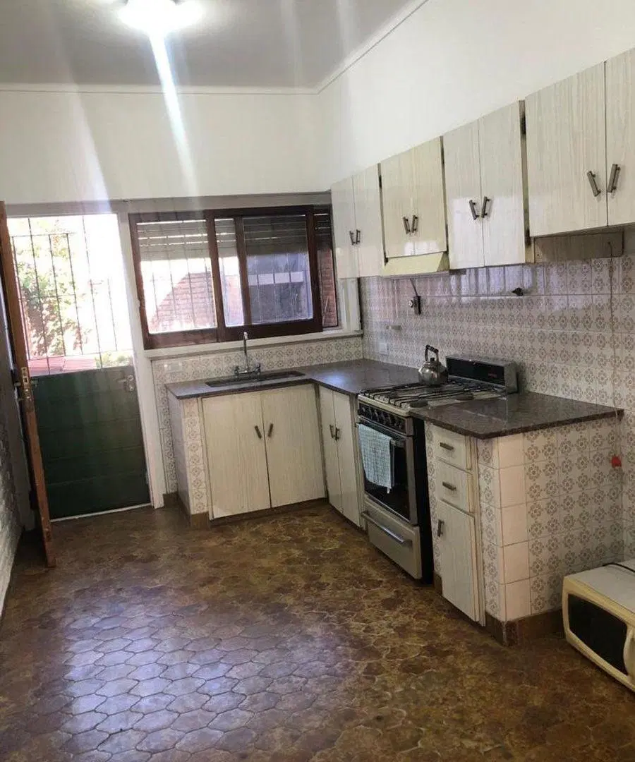 ALQUILER DE CASA 4 AMB COCHERA Y PATIO - QUILMES 4