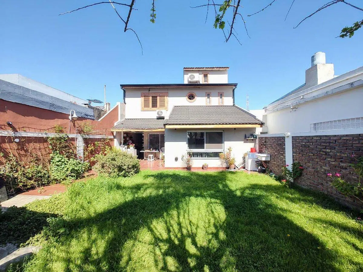 Casa 5 amb en Quilmes Oeste c patio ACEPTA PERMUTA 3