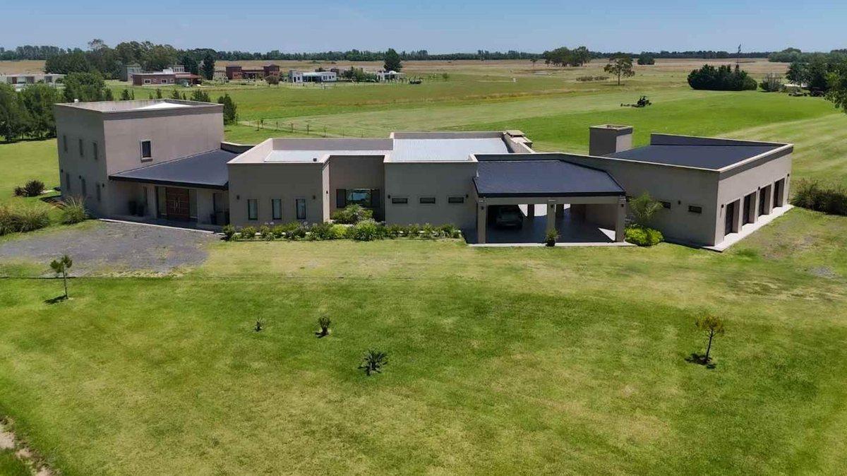 VENTA CASA CHASCOMUS 6 AMBIENTES / PILETA