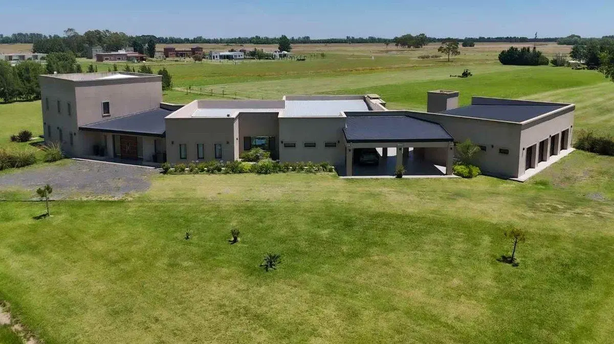 VENTA CASA CHASCOMUS 6 AMBIENTES / PILETA 2