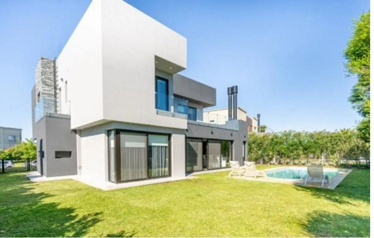 VENTA CASA 5 AMB CON PISCINA - NUEVO QUILMES 2