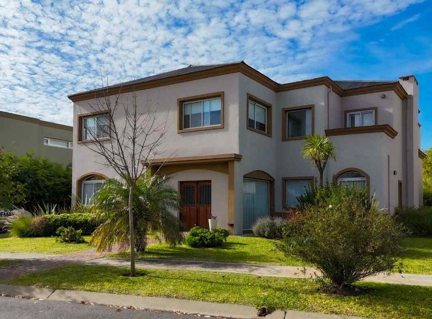 VENTA CASA NUEVO QUILMES BARRIO CERRADO