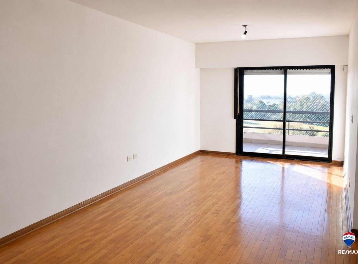 VENTA DETPO 4 AMBIENTES CON COCHERA