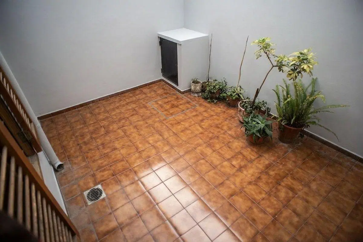 VENTA DUPLEX 4 AMB c PATIO Y COCHERA QUILMES CRED. 5