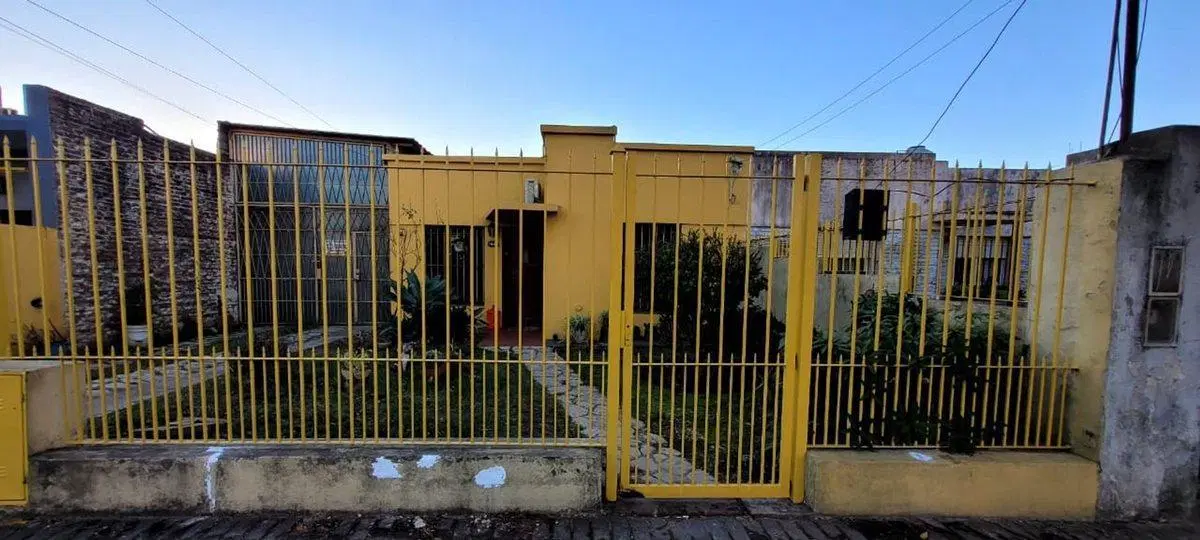 Casa en venta Berazategui 4 ambientes 4
