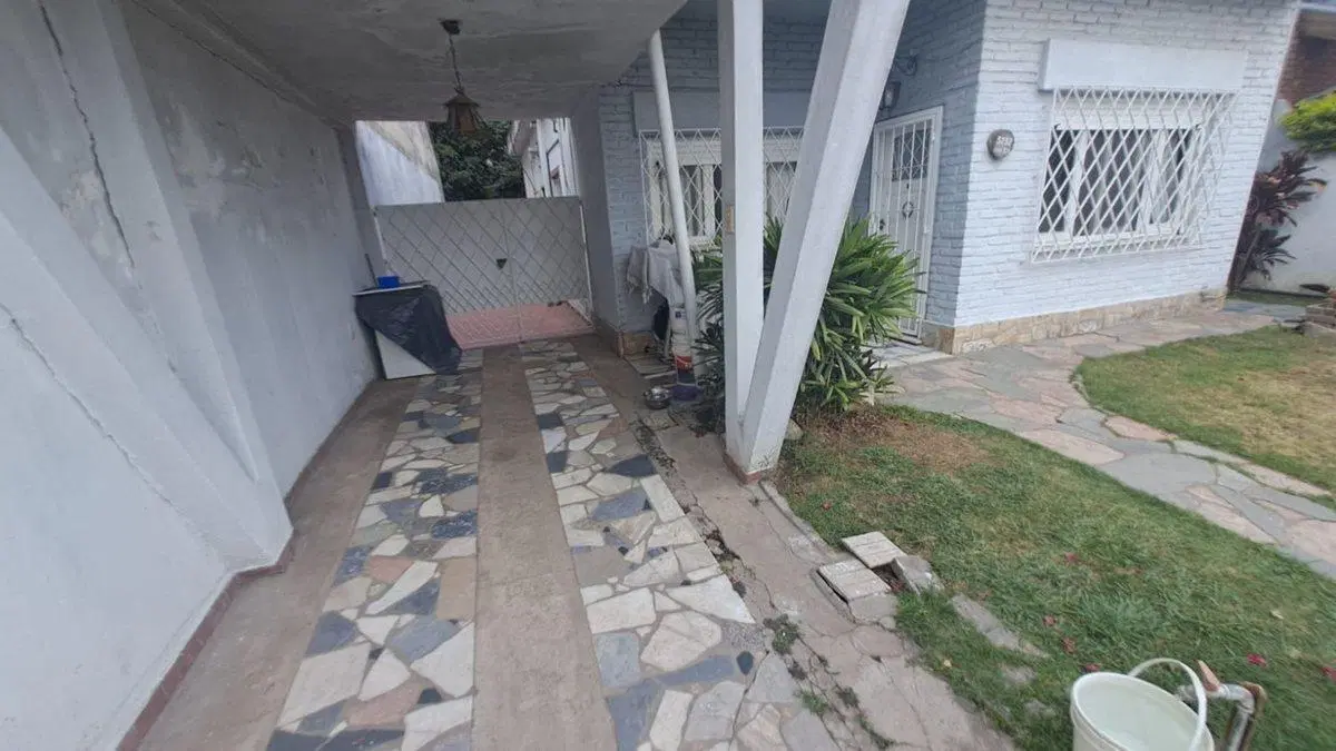 Venta Casa 3 Ambientes con Cochera en Quilmes 4