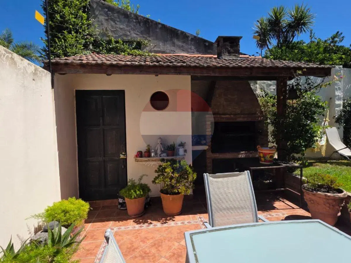 CASA VENTA BARRIO PARQUE BERNAL 3