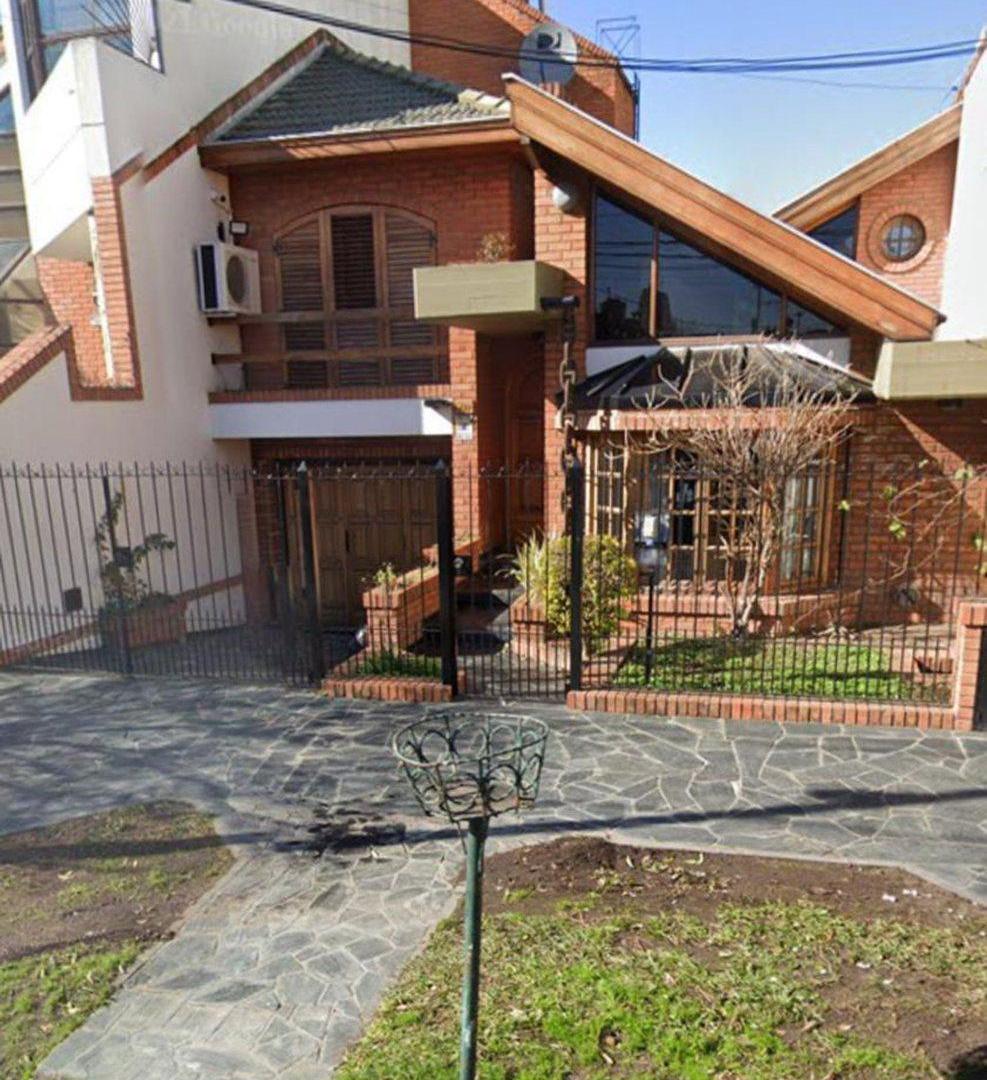VENTA CASA 4 AMBIENTES CON PISCINA WILDE CENTRO