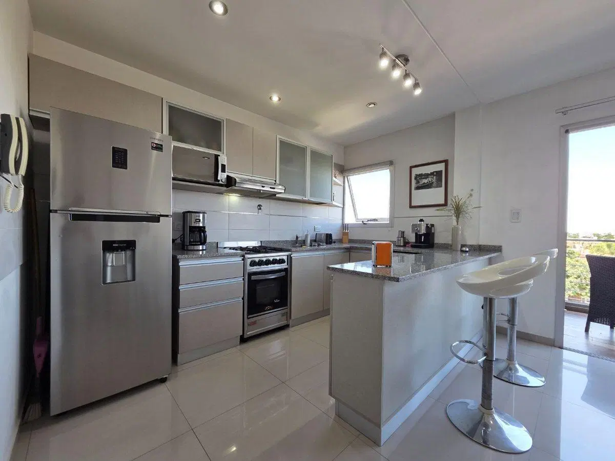 VENTA DEPARTAMENTO 3 AMB. DOBLE COCHERA QUILMES 4