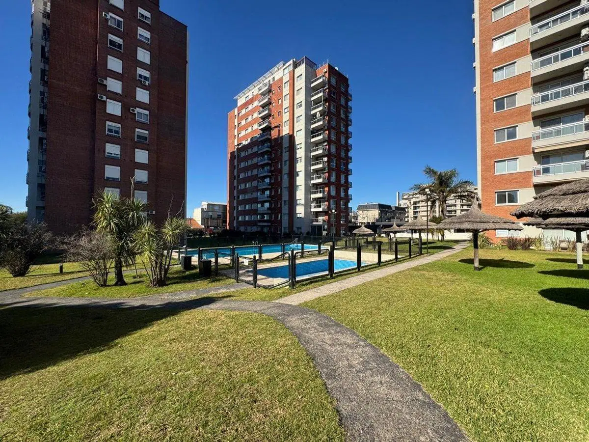 Departamento en venta 3 ambientes cochera bernal 3