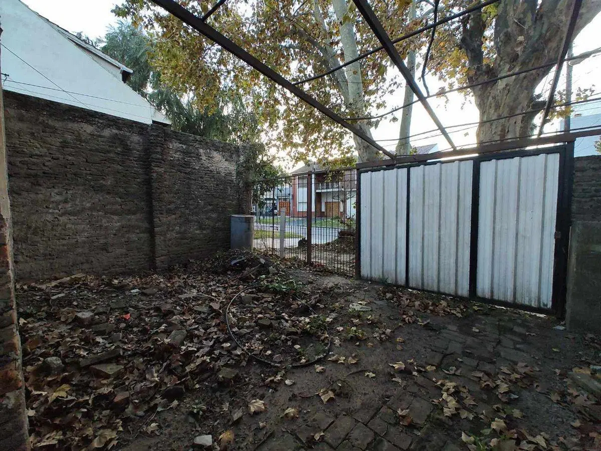 Excelente Terreno con vivienda en Quilmes 2
