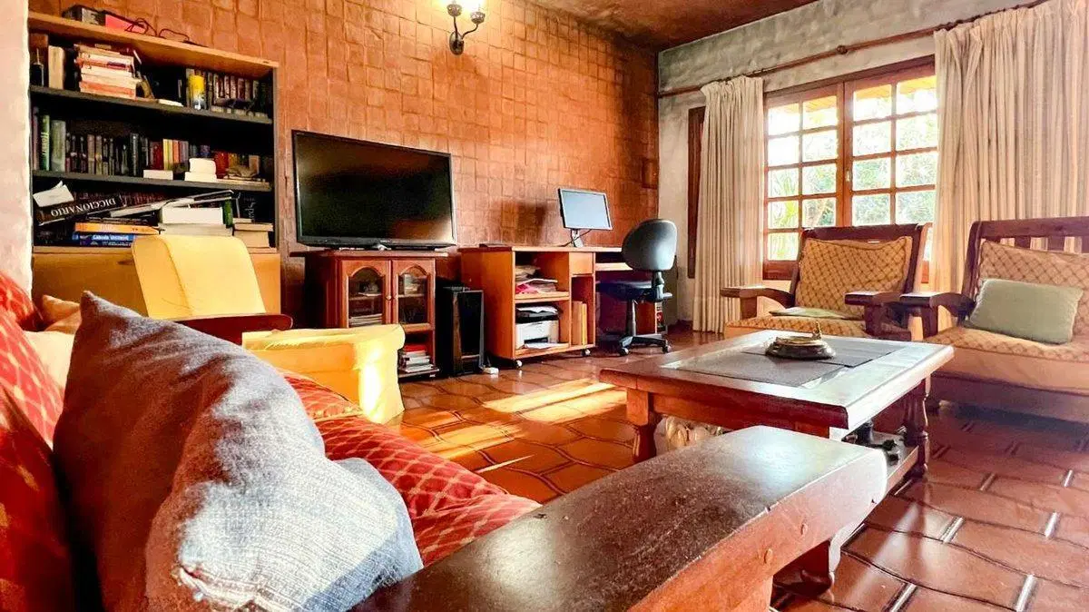 VENTA CASA 6 AMBIENTES BERNAL CON COCHERA JARDIN 5