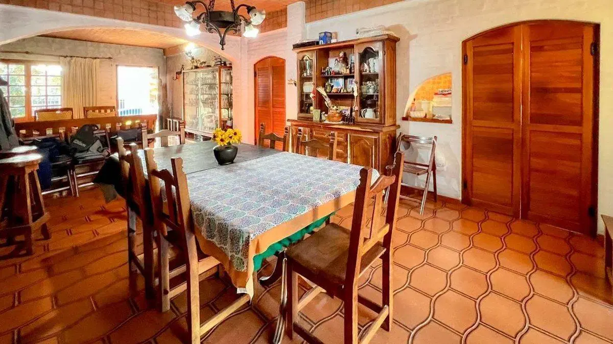 VENTA CASA 6 AMBIENTES BERNAL CON COCHERA JARDIN 4