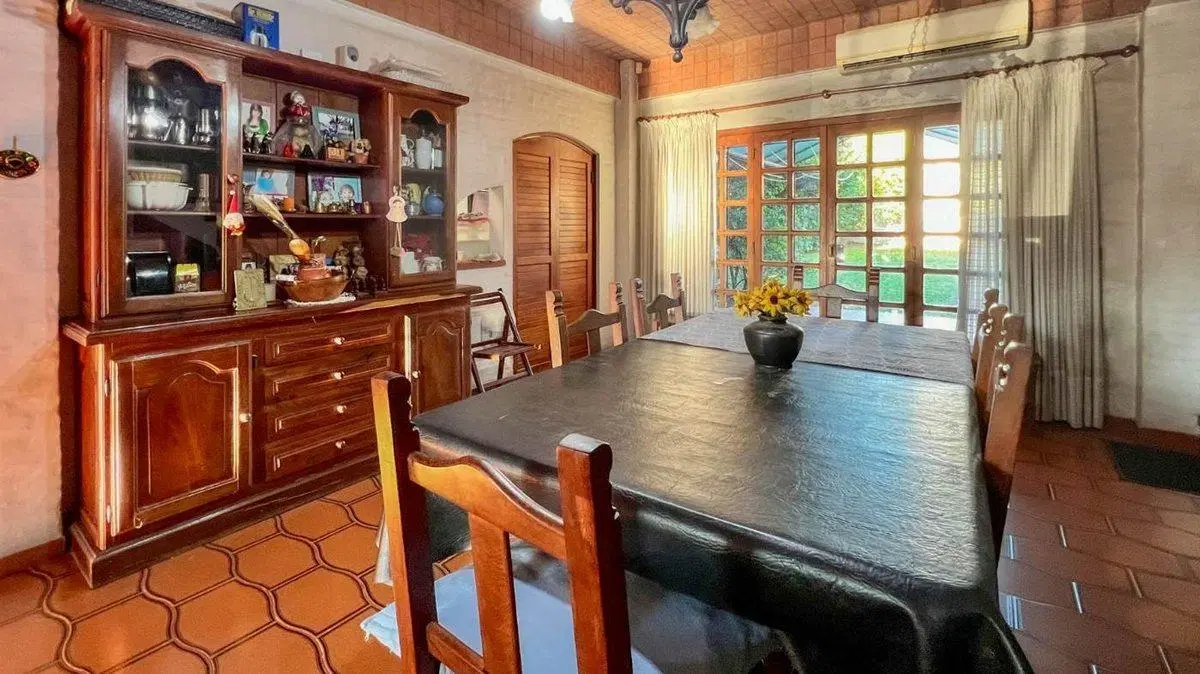VENTA CASA 6 AMBIENTES BERNAL CON COCHERA JARDIN 2