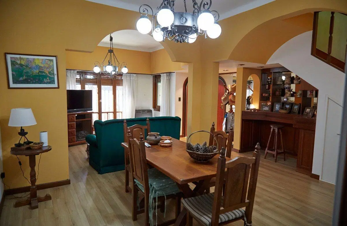 VENTA CASA 3 AMB. QUILMES + PARRILLA Y COCHERA 4