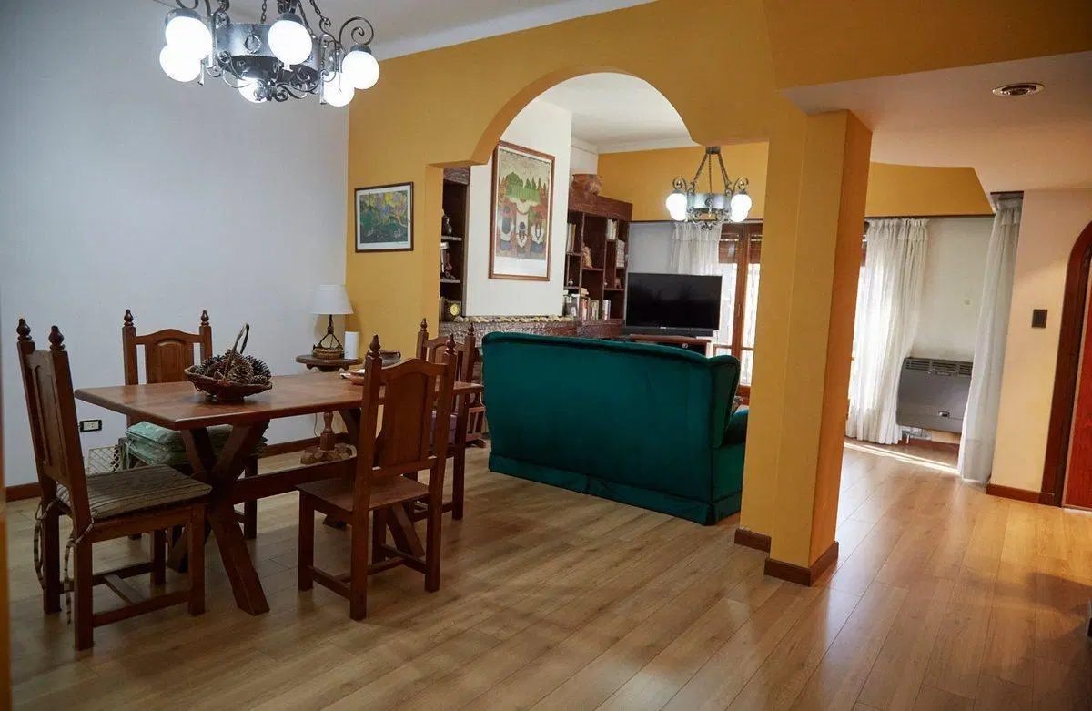 VENTA CASA 3 AMB. QUILMES + PARRILLA Y COCHERA 3