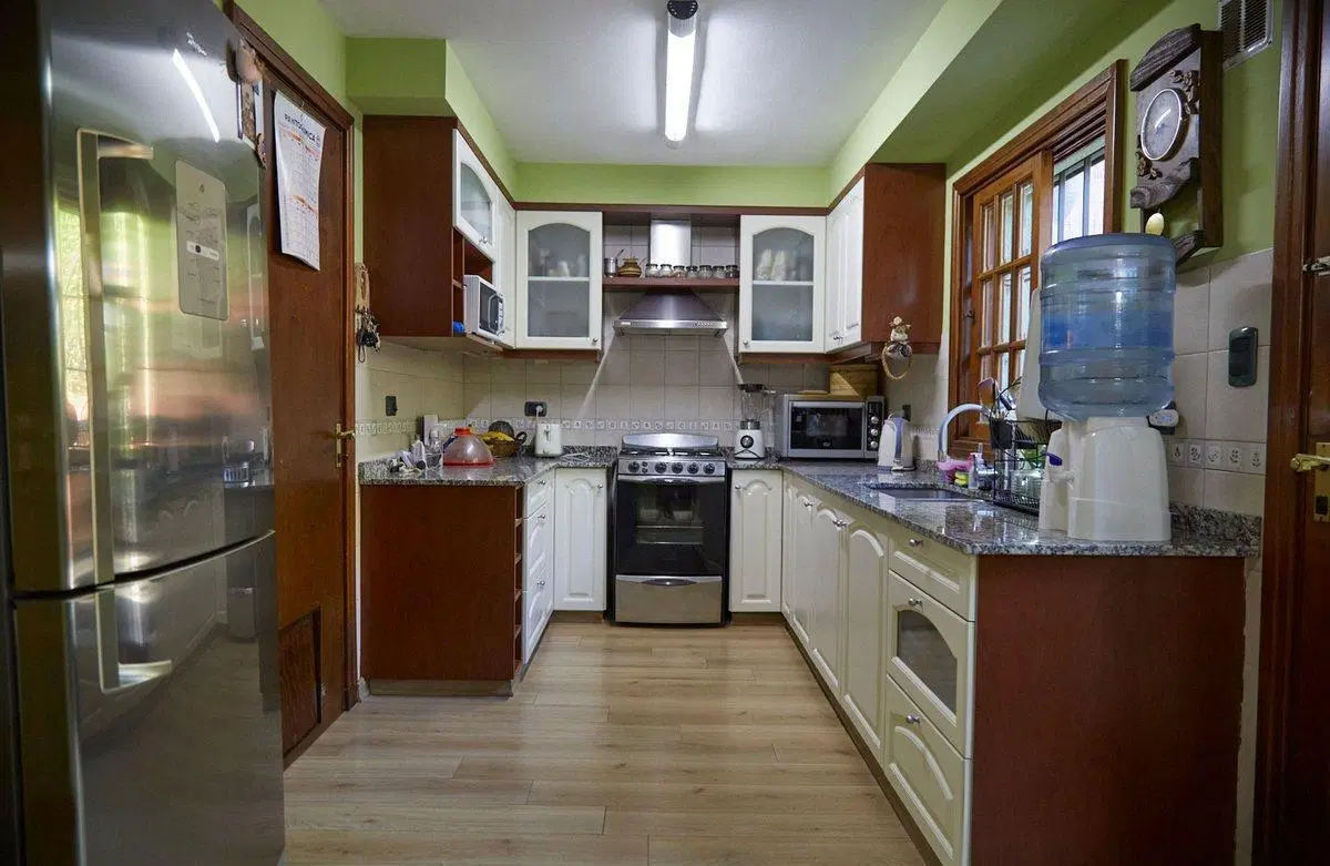 VENTA CASA 3 AMB. QUILMES + PARRILLA Y COCHERA 2