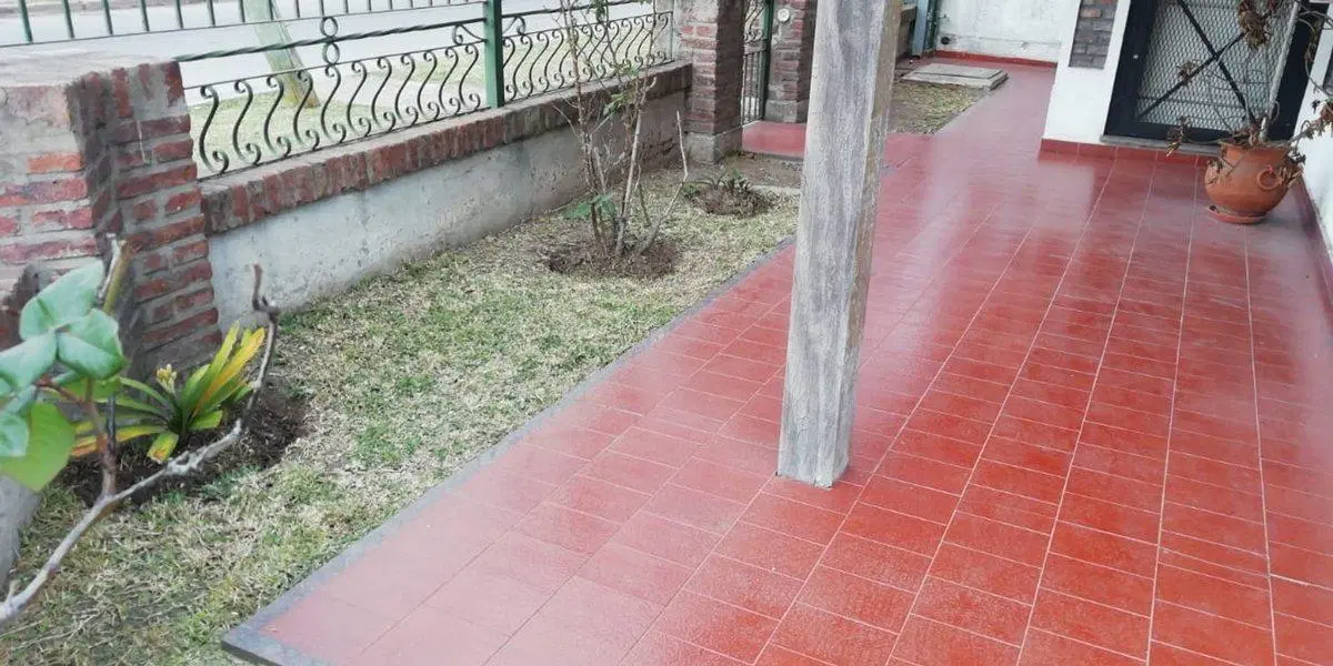 Casa Quilmes Oeste. cuatro amb. con Garaje y Patio 4