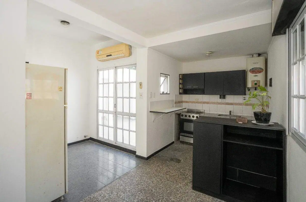 VENTA PH 2 AMBIENTES C/PATIO EN BERNAL OESTE 2