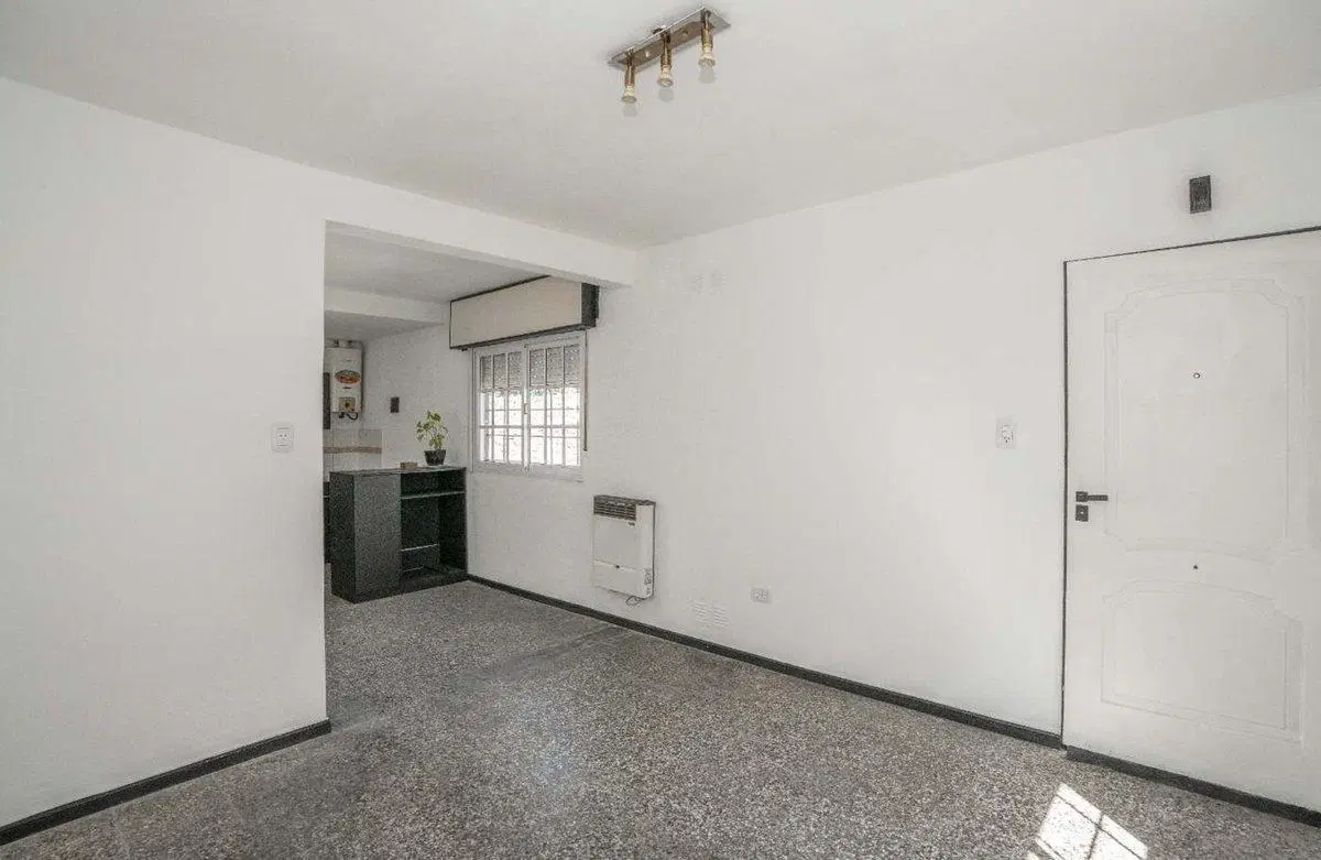 VENTA PH 2 AMBIENTES C/PATIO EN BERNAL OESTE 3