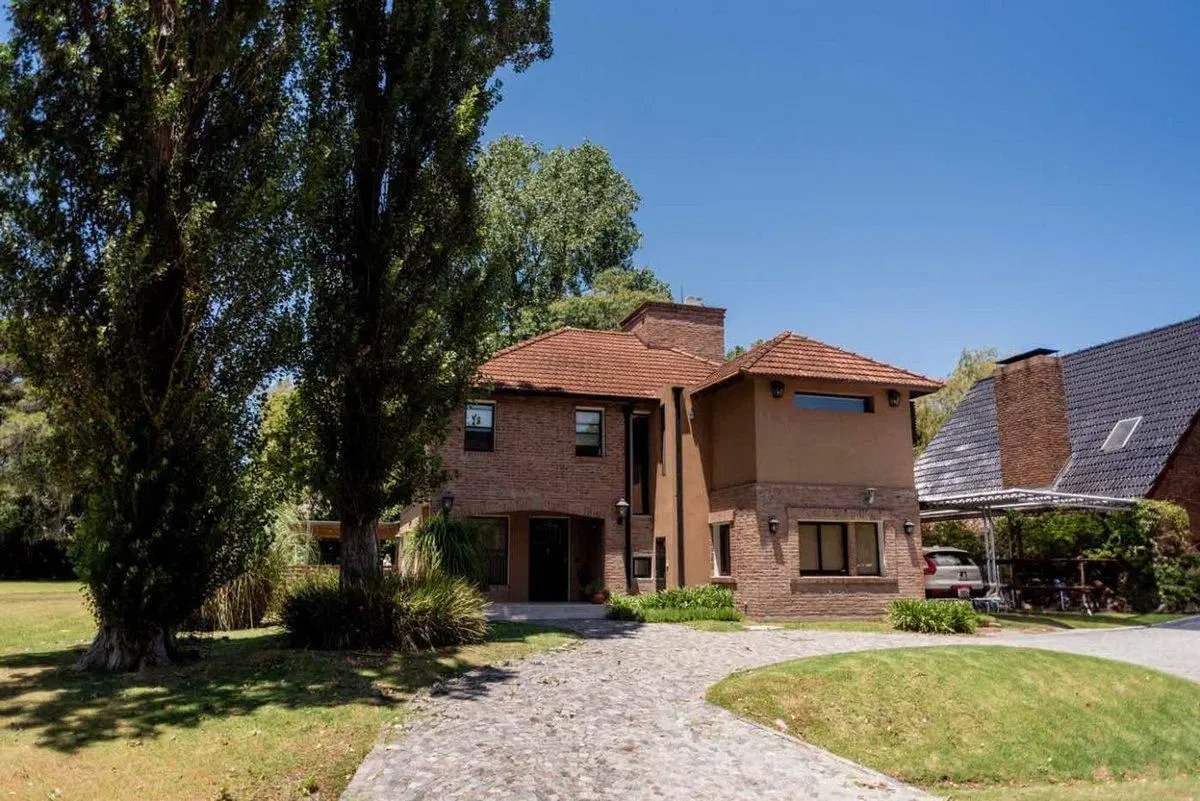 VENTA CASA 5 AMBIENTES CLUB EL CARMEN 2