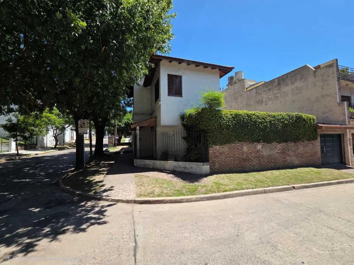 VENTA CASA 3 AMBIENTES C JARDIN Y COCHERA QUILMES 3