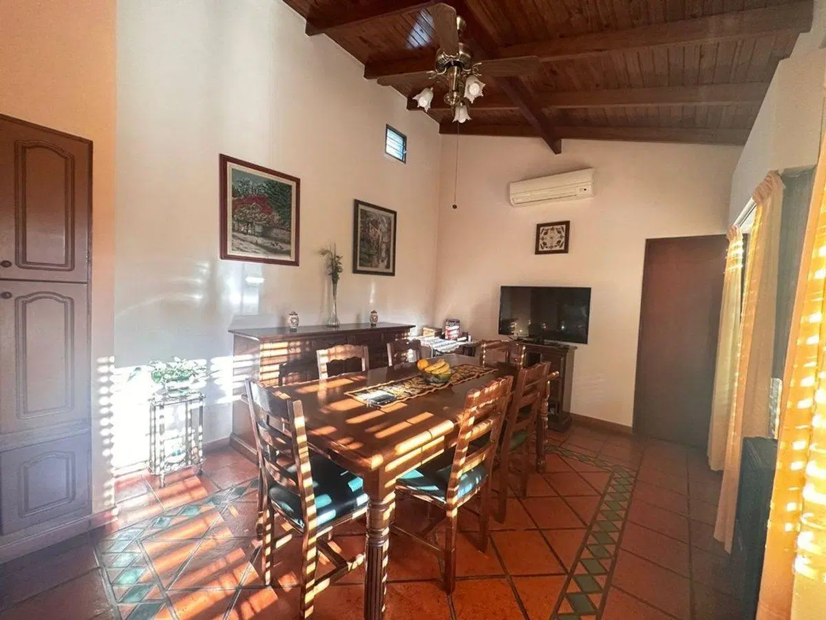 VENTA CASA 3 AMBIENTES C JARDIN Y COCHERA QUILMES 5