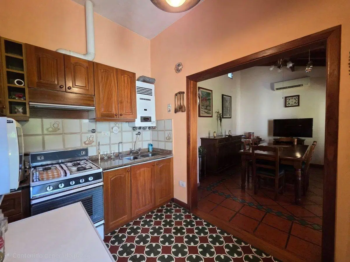 VENTA CASA 3 AMBIENTES C JARDIN Y COCHERA QUILMES 2