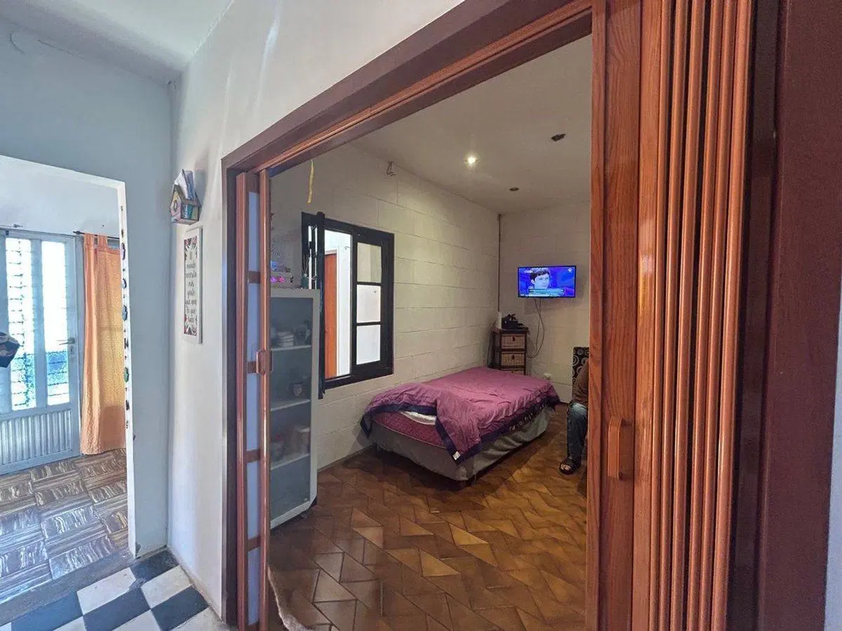 CASA EN VENTA 5 AMBIENTES CON PATIO BERNAL 5
