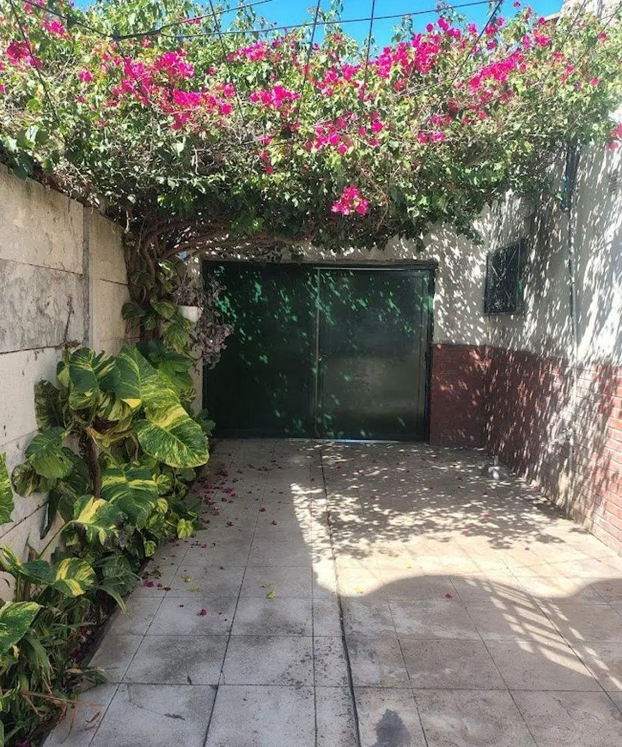 VENTA DE CASA CON LOTE - DEPARTAMENTO A TERMINAR- 2