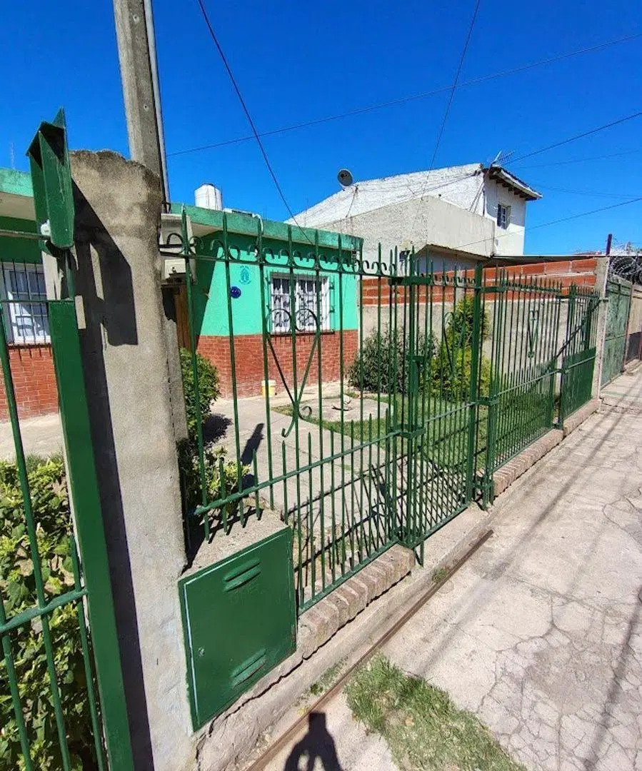 VENTA DE CASA CON LOTE - DEPARTAMENTO A TERMINAR- 4
