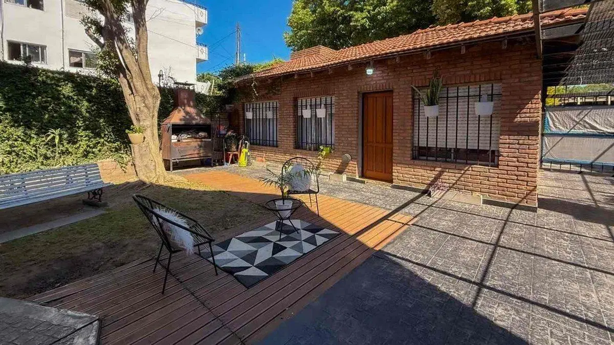 VENTA CASA FLORENCIO VARELA CENTRO con JARDIN 3