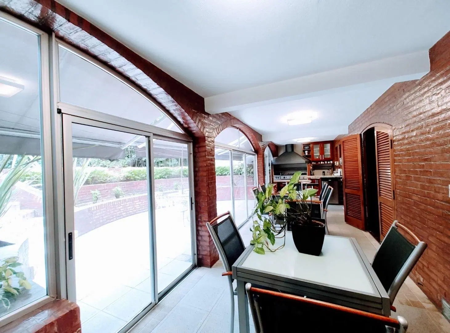 CASA EN QUILMES, 8 AMB, sobre Barranca 3