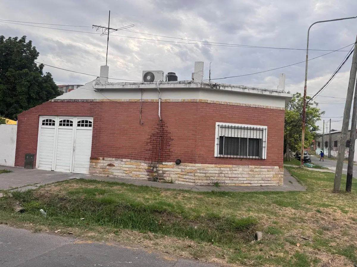 Casa en venta 4 ambientes ,Berazategui 2