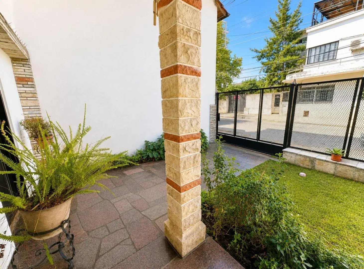 VENTA CASA 3 AMB C/ JARDÍN Y COCHERA BERNAL CENTRO 2