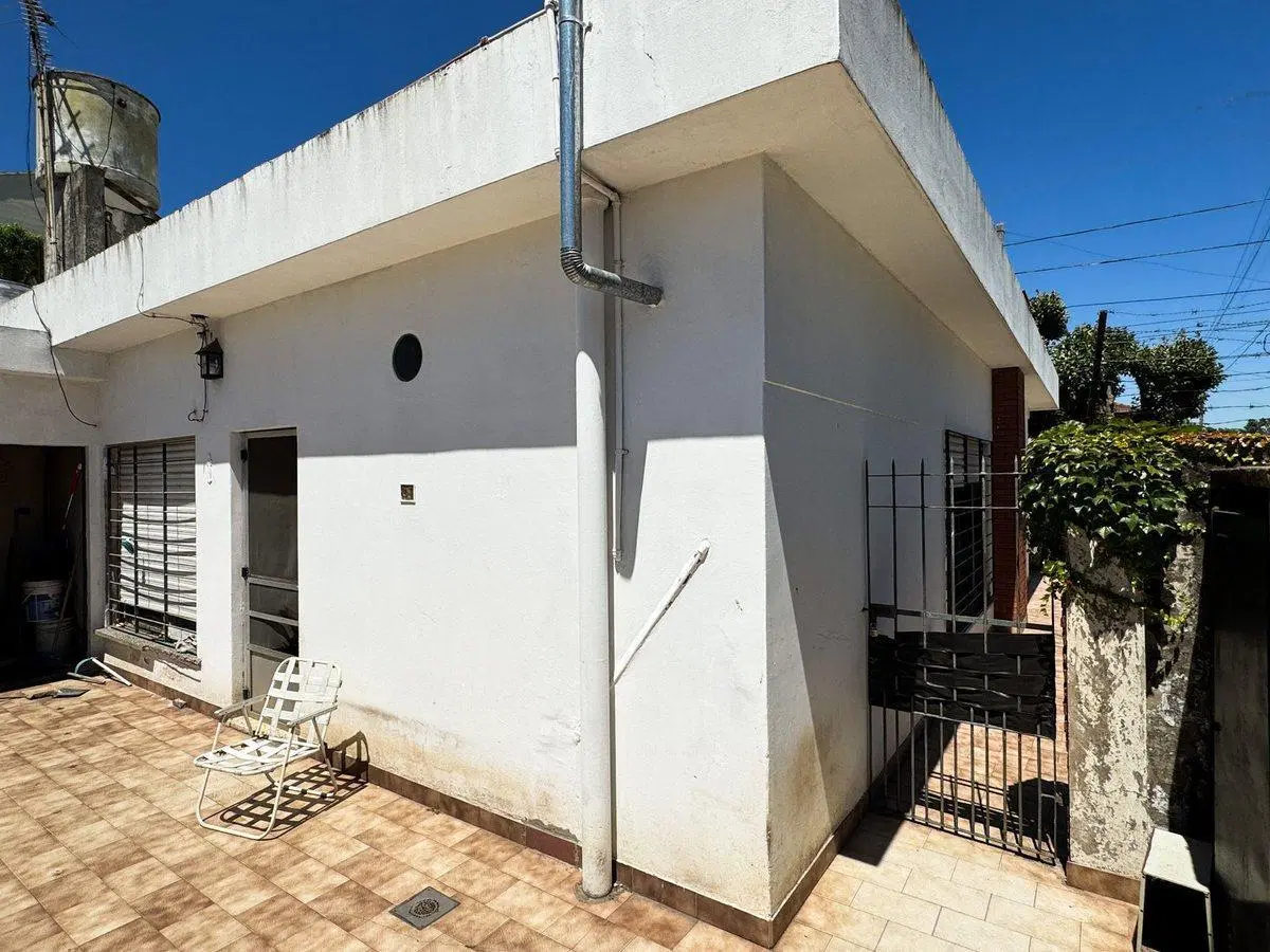VENTA CASA 3 AMBIENTES CON PATIO Y COCHERA QUILMES 8