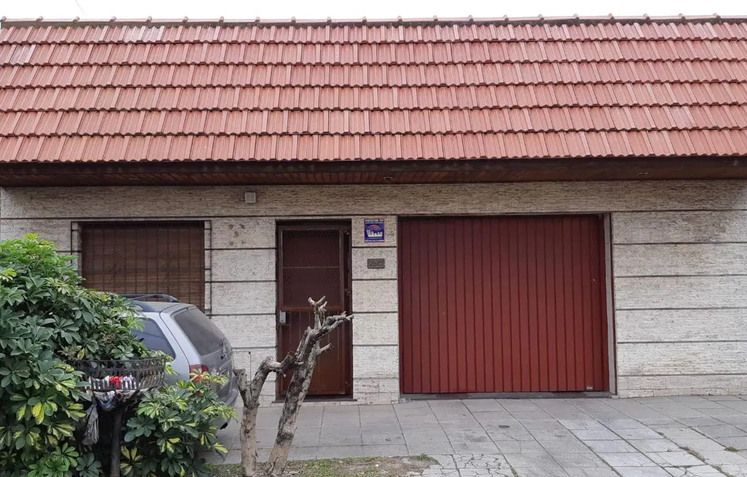 Casa 5 ambientes con cochera en Sarandi 3