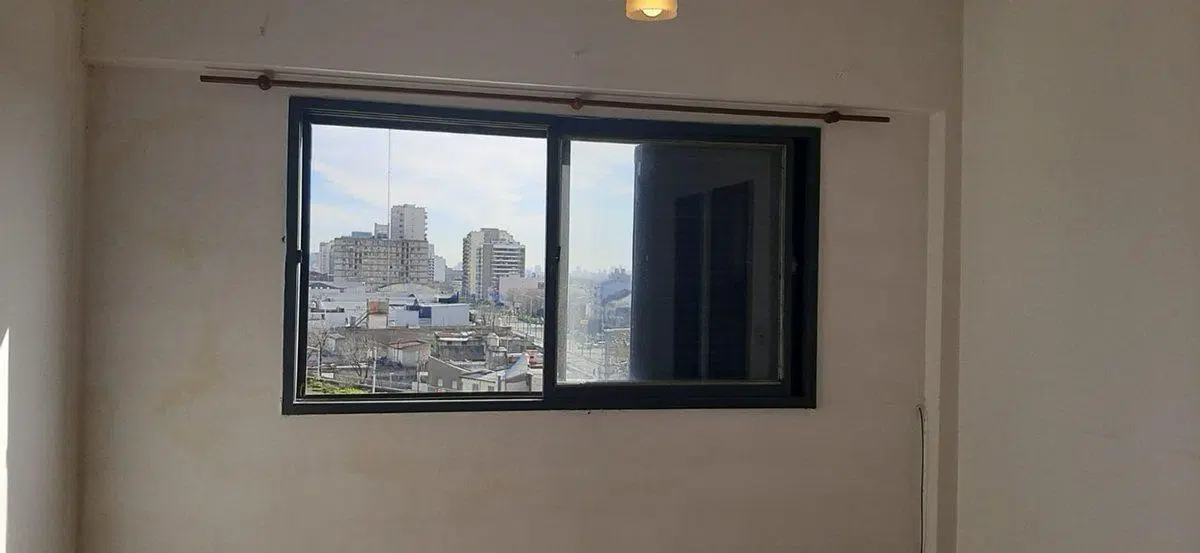 Venta monoambiente frente a Est. Sarandí 4