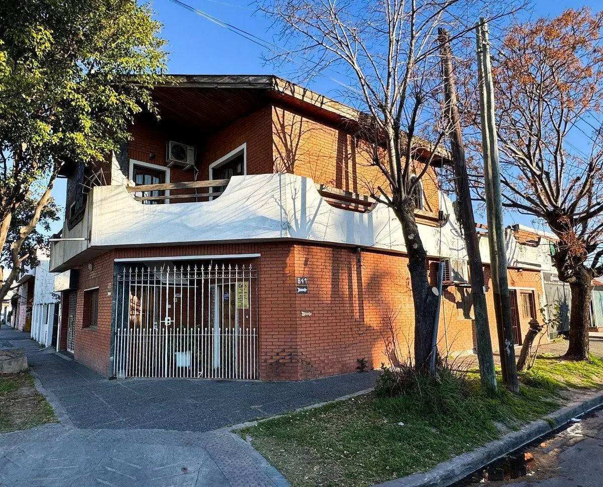 VENTA CASA CHALET CON LOCALES EN SOLANO 2