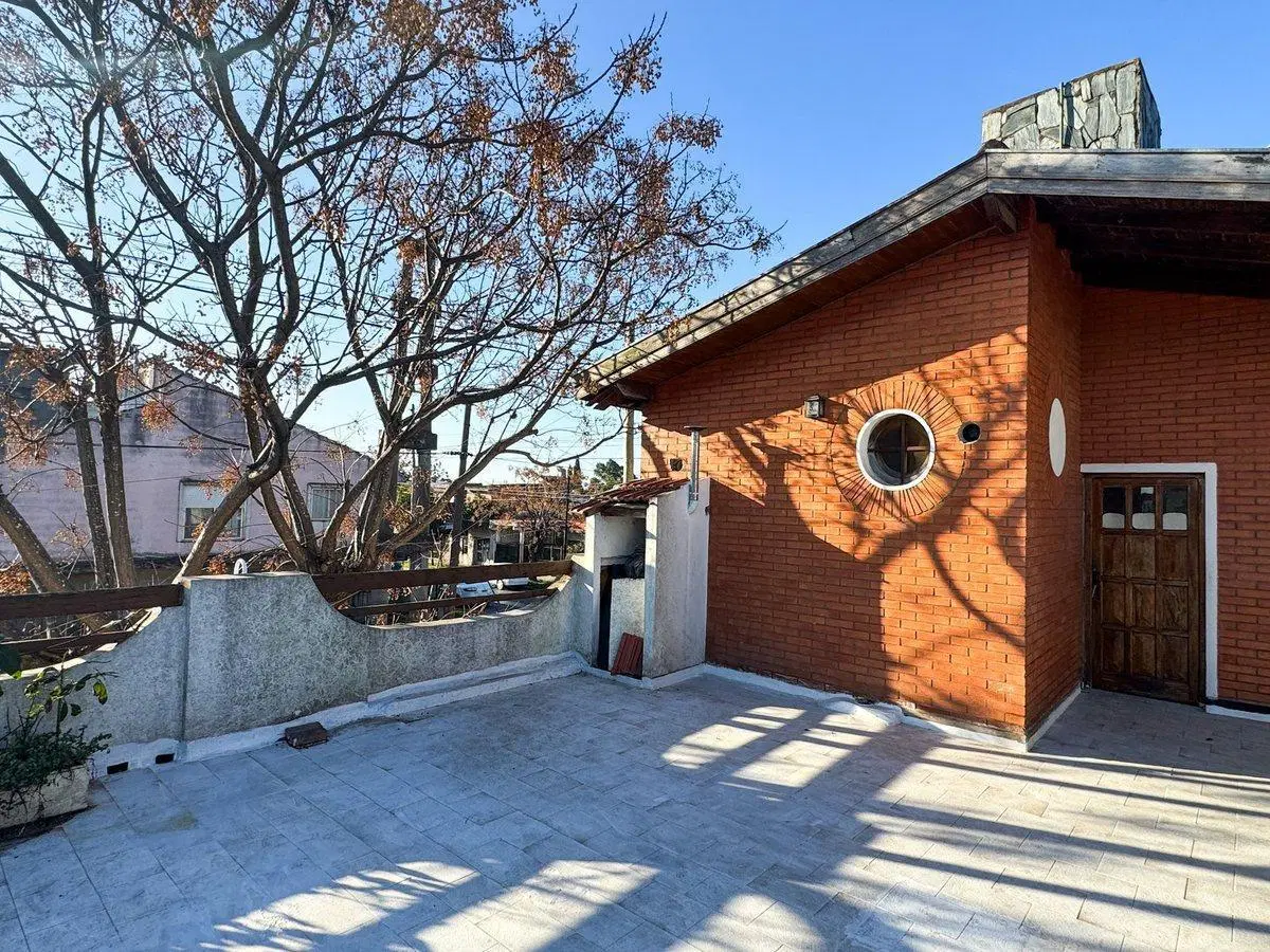 VENTA CASA CHALET CON LOCALES EN SOLANO 5