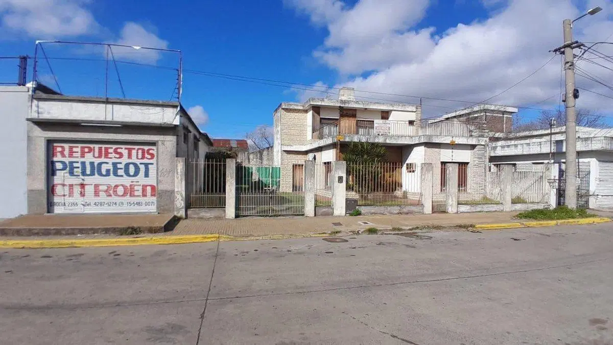 CASA  5 AMBIENTES CON LOCAL CRUCE VARELA 4