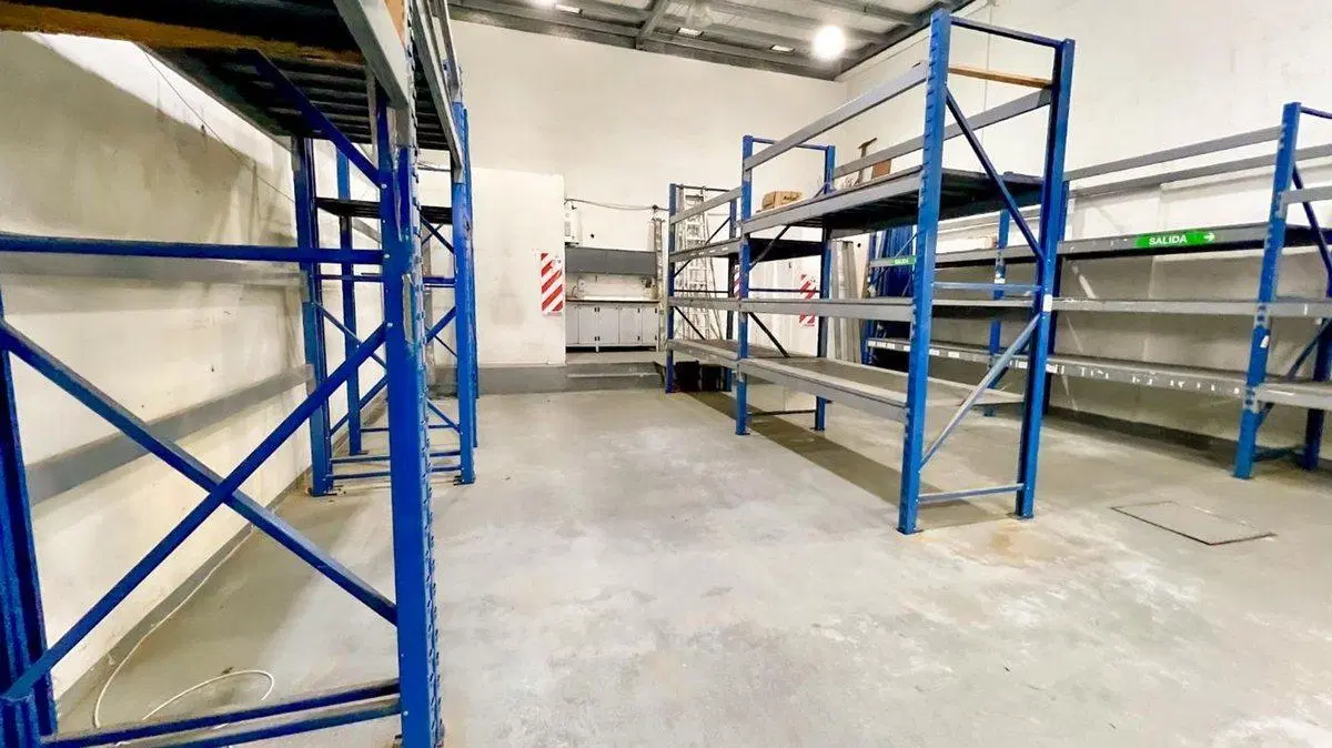 LOCAL COMERCIAL CON OFICINA V. DOMINICO AVELLANEDA 2