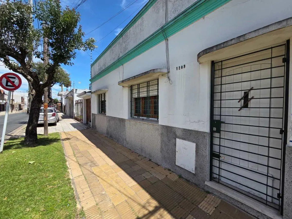 VENTA CASA 3 AMBIENTES BERNAL OESTE 4
