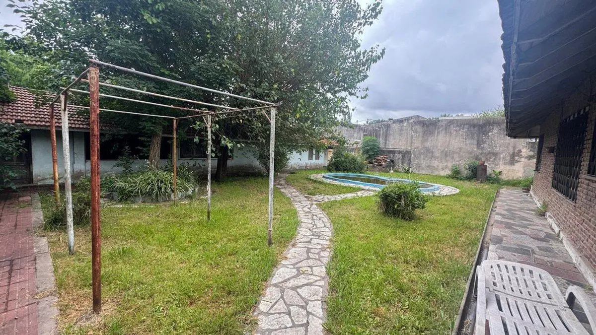CASA EN VENTA A REFACCIONAR CRUCE DE VARELA 5