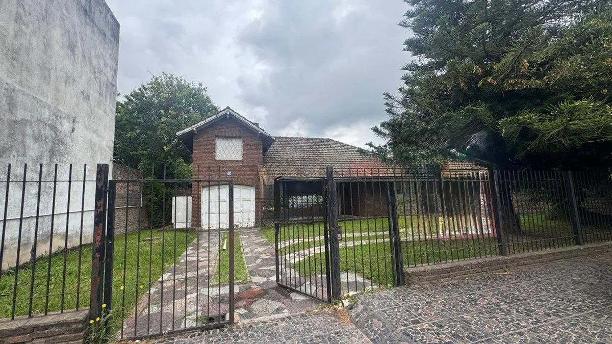 CASA EN VENTA A REFACCIONAR CRUCE DE VARELA 3