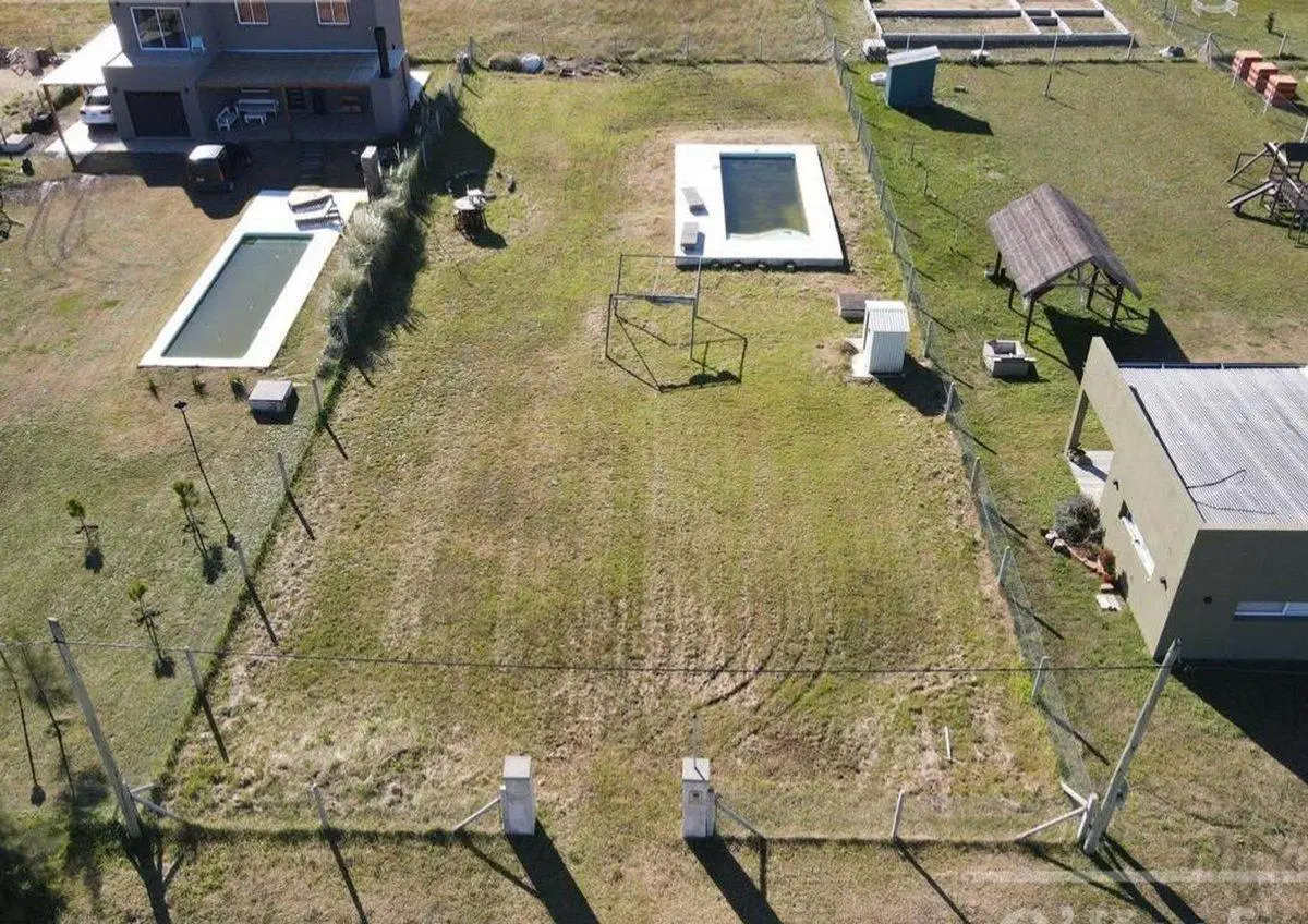 Terreno con Pileta Barrio Las Calandrias 3