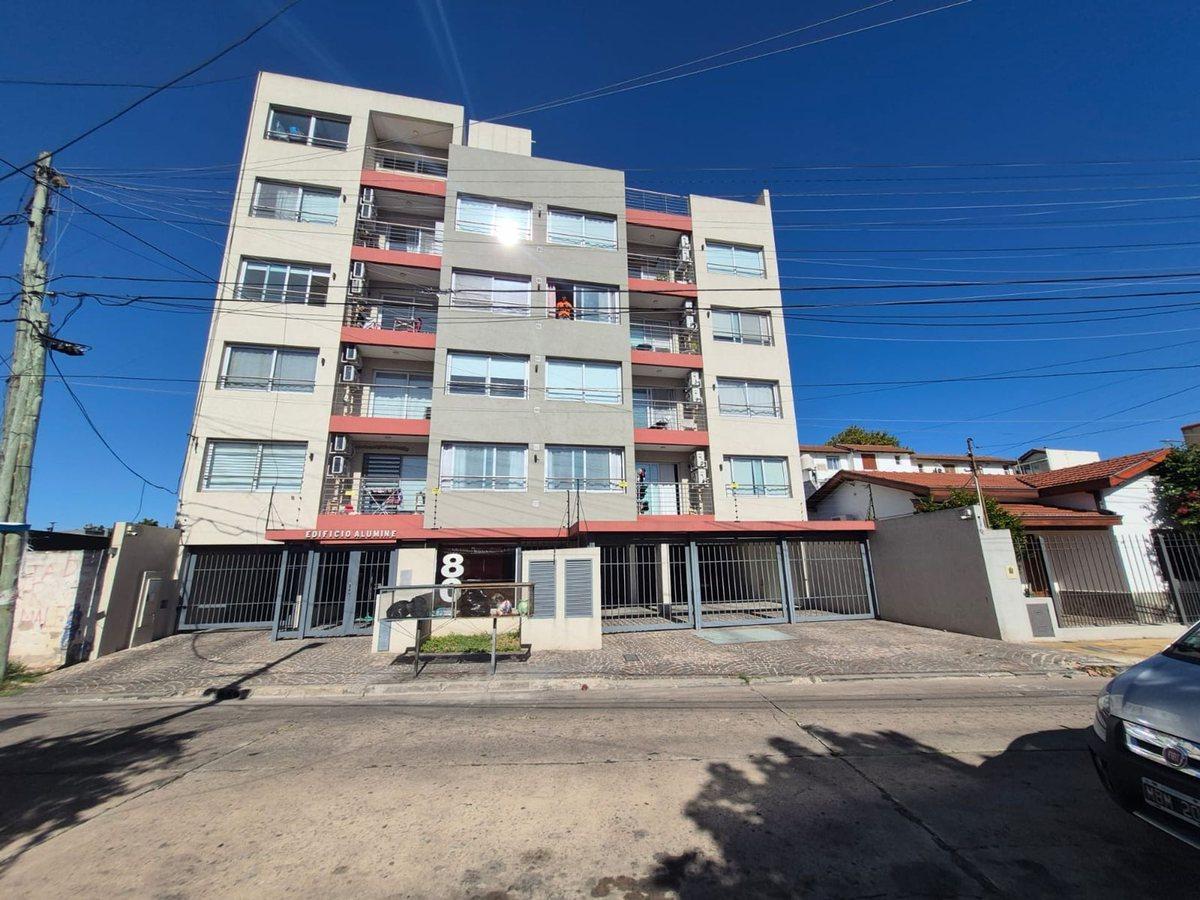 Monoambiente en Venta Bernal Centro con Cochera